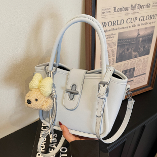 时尚 春季 高级感通勤单肩斜挎包超火手拎包 2026新款 菜篮子包包女款
