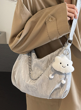 今年流行的包包女式2025新款高级感单肩包大容量斜挎包通勤饺子包