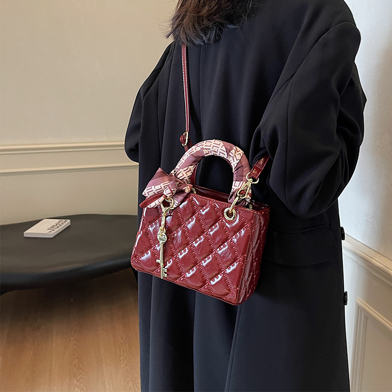 高级质感漆皮手提包包女式2025年春夏流行迷你菱格单肩斜挎小方包