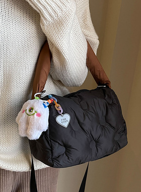 羽绒包包女2025新款春夏上班棉服手拎包休闲百搭云朵包单肩斜挎包