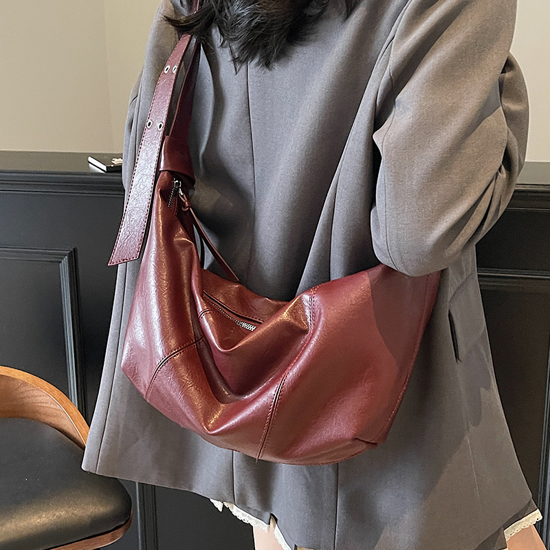 银色包包女式2025新款潮流行时尚高级质感单肩包大容量斜挎饺子包