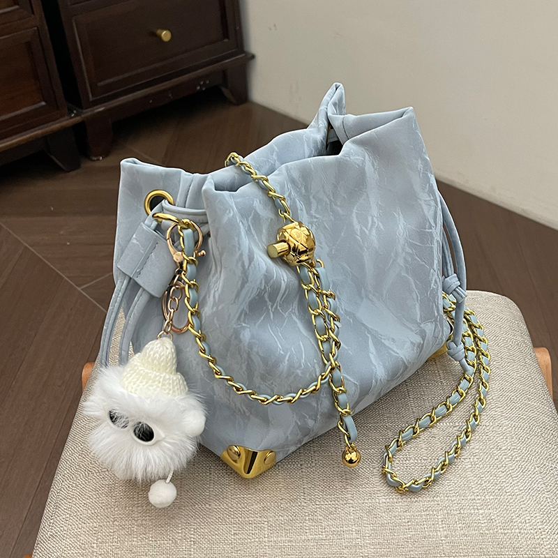 单肩包链条斜挎水桶包