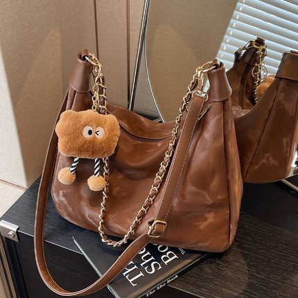 美拉德通勤斜挎包包女式2025年冬流行休闲百搭单肩包大容量托特包