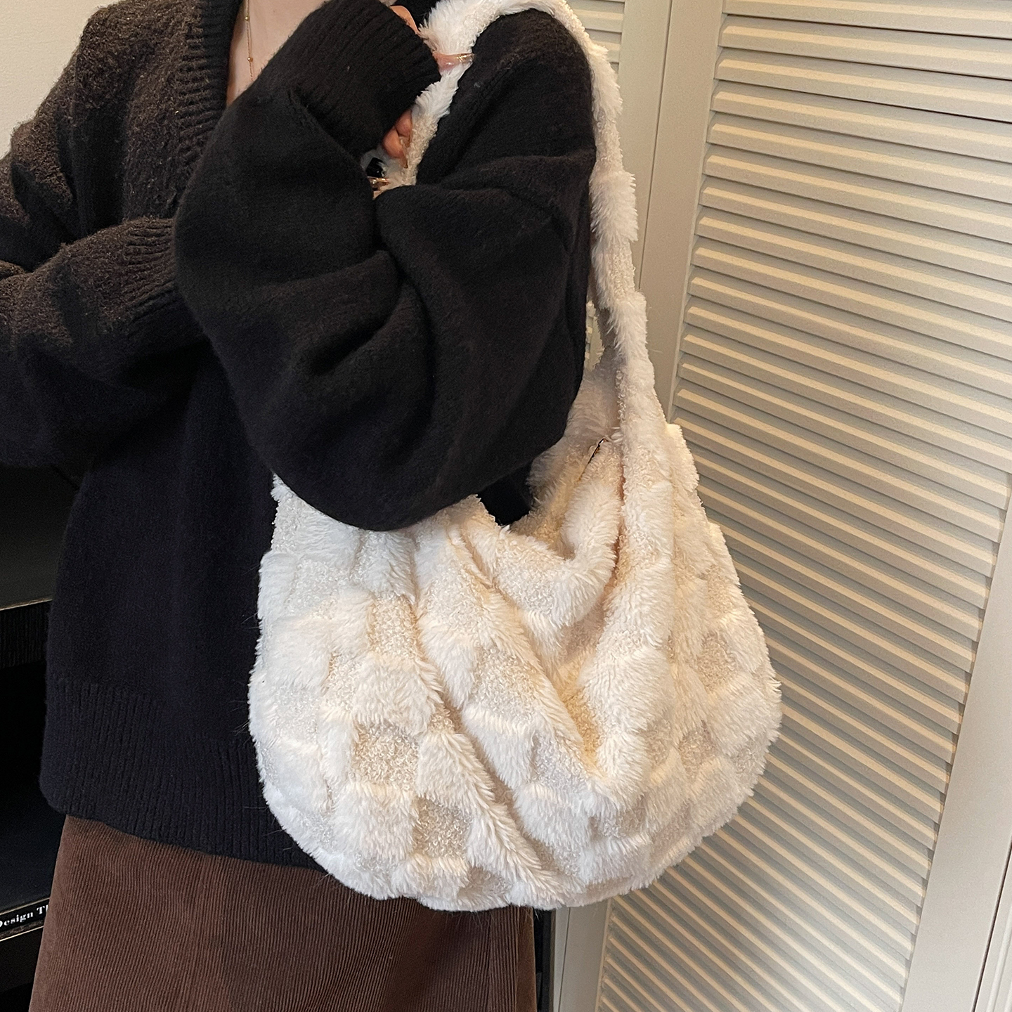 2025新款秋冬单肩毛绒百搭休闲