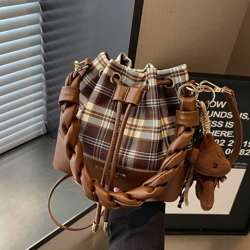 新款韩系少女风百搭单肩斜挎包