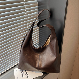 高级感斜挎包女包2025新款 托特包 潮复古单肩包大容量通勤包包女款