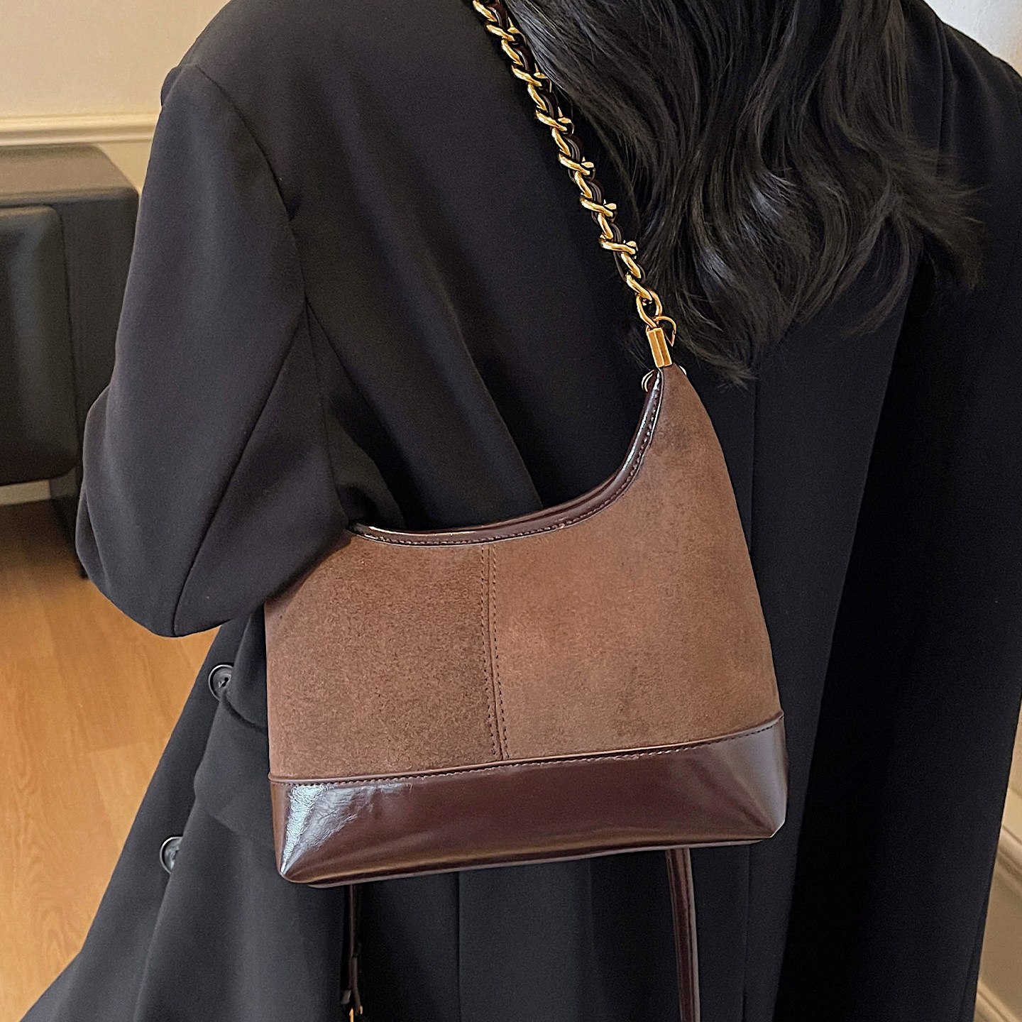 腋下包包女式2025新款麂皮绒单肩包秋冬高级感复古通勤斜挎水桶包,箱包皮具/热销女包/男包,通用款女包,淘宝优惠券,粉丝福利购,淘宝优惠卷