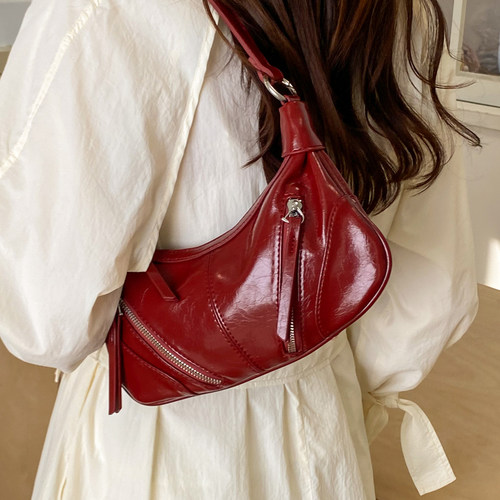 新款时尚复古机车腋下斜挎包