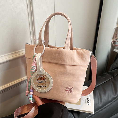 休闲包包女式2025新款流行时尚百搭手拎包轻便布包单肩斜挎水桶包