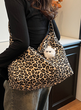 豹纹大容量托特包包女2025新款时尚超火通勤单肩包流行布袋斜挎包