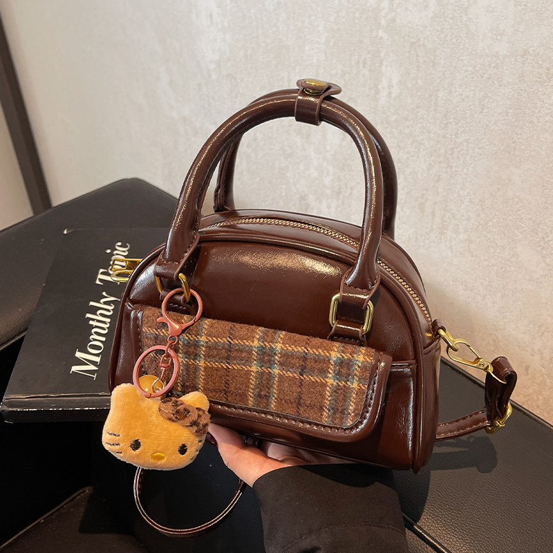 小众设计斜挎洋气休闲通勤枕头包