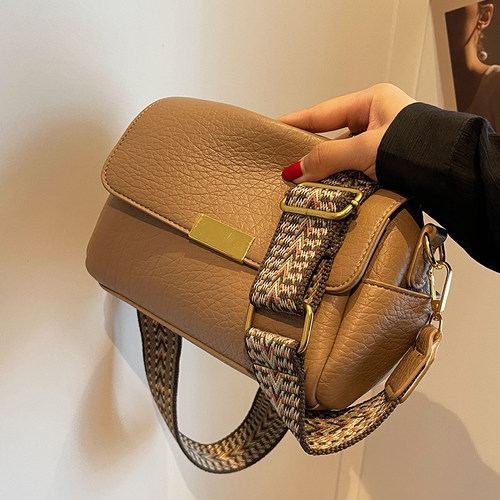 宽肩带斜挎包时尚百搭小方包