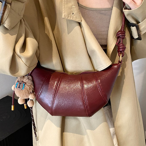 新款简约饺子包百搭单肩斜挎包