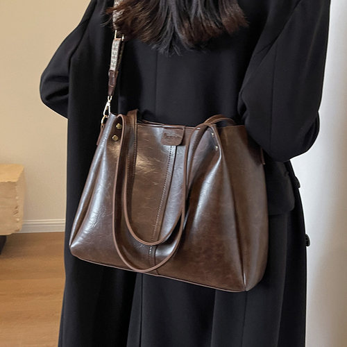 斜挎包水桶包大容量单肩托特包