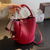 高级感外出小拎包包女式 2025新款 美拉德单肩包红色流行斜挎水桶包