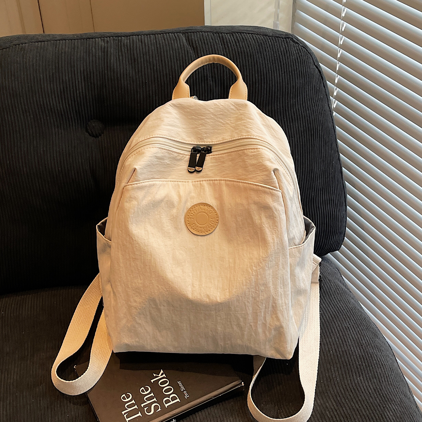 旅行双肩包女2025新款潮时尚百搭书包大学生轻便布包通勤手拎背包