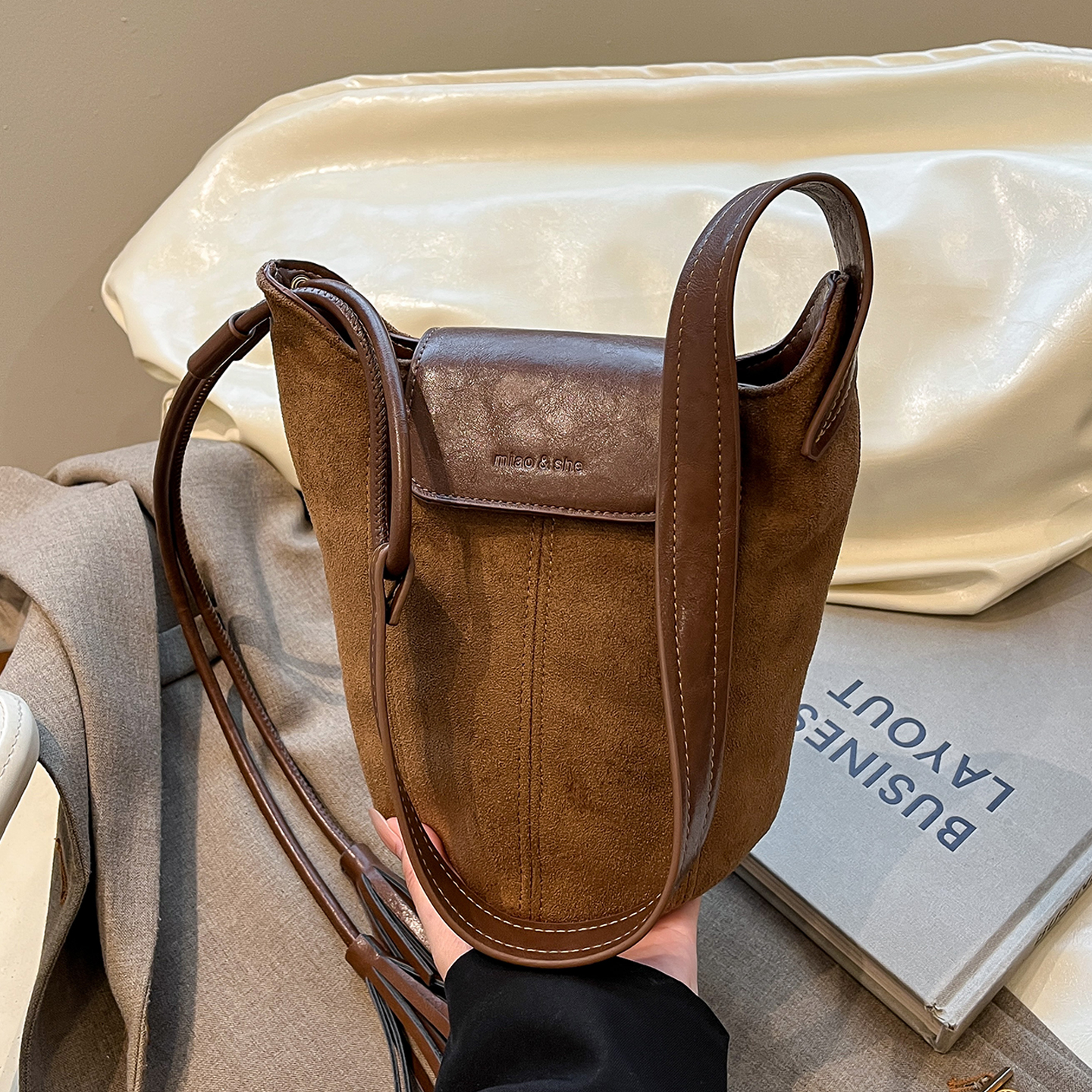 2025新款小众复古文艺风水桶包