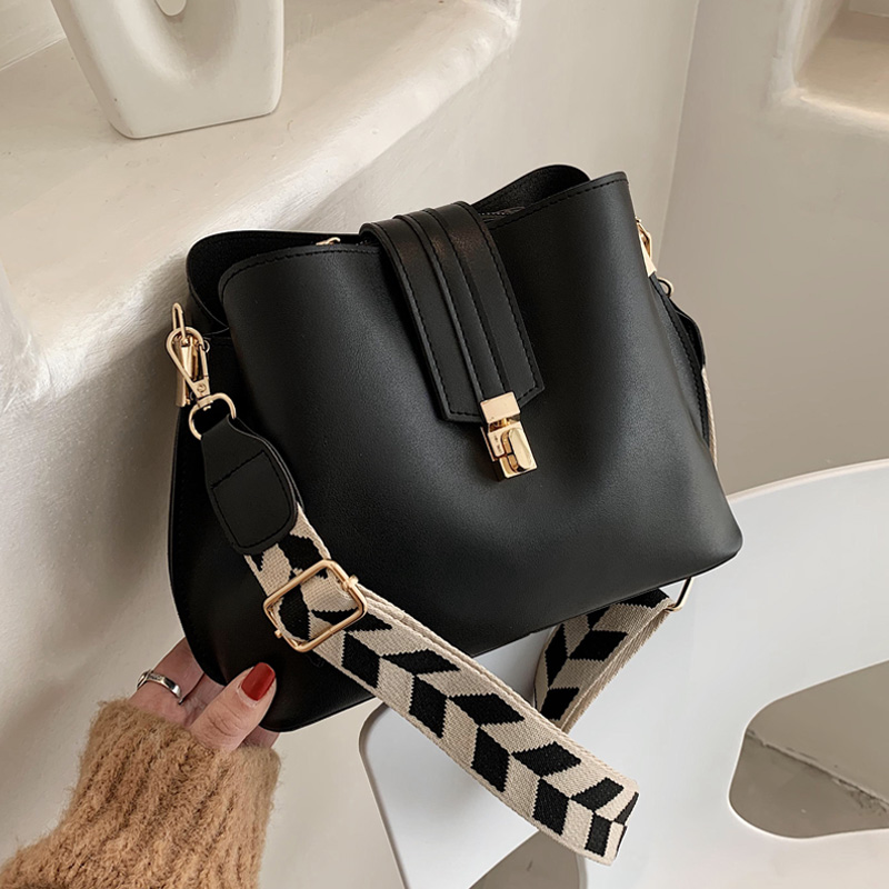 高级感复古风新款潮洋气宽带女包