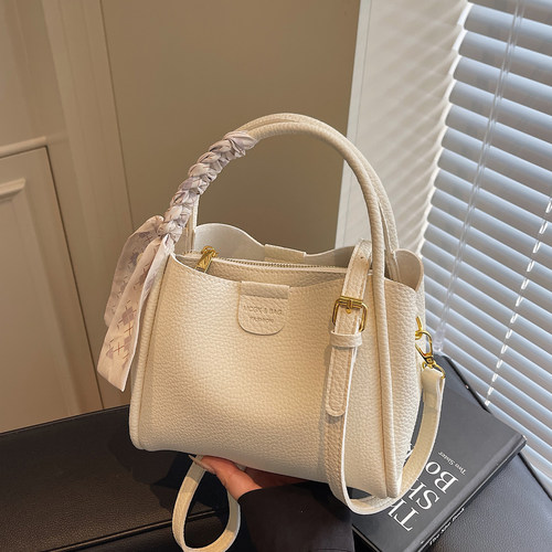 今年流行的包包女式2026新款潮手提水桶包高级感百搭单肩包斜挎包