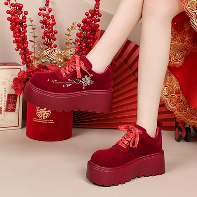 红色婚鞋禾秀婚纱两穿小个子增高厚底冬天加绒新娘短靴好穿不累脚