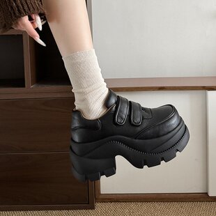 小众魔术贴黑色松糕厚底鞋子女2024新款轻便百搭小个子运动休闲鞋