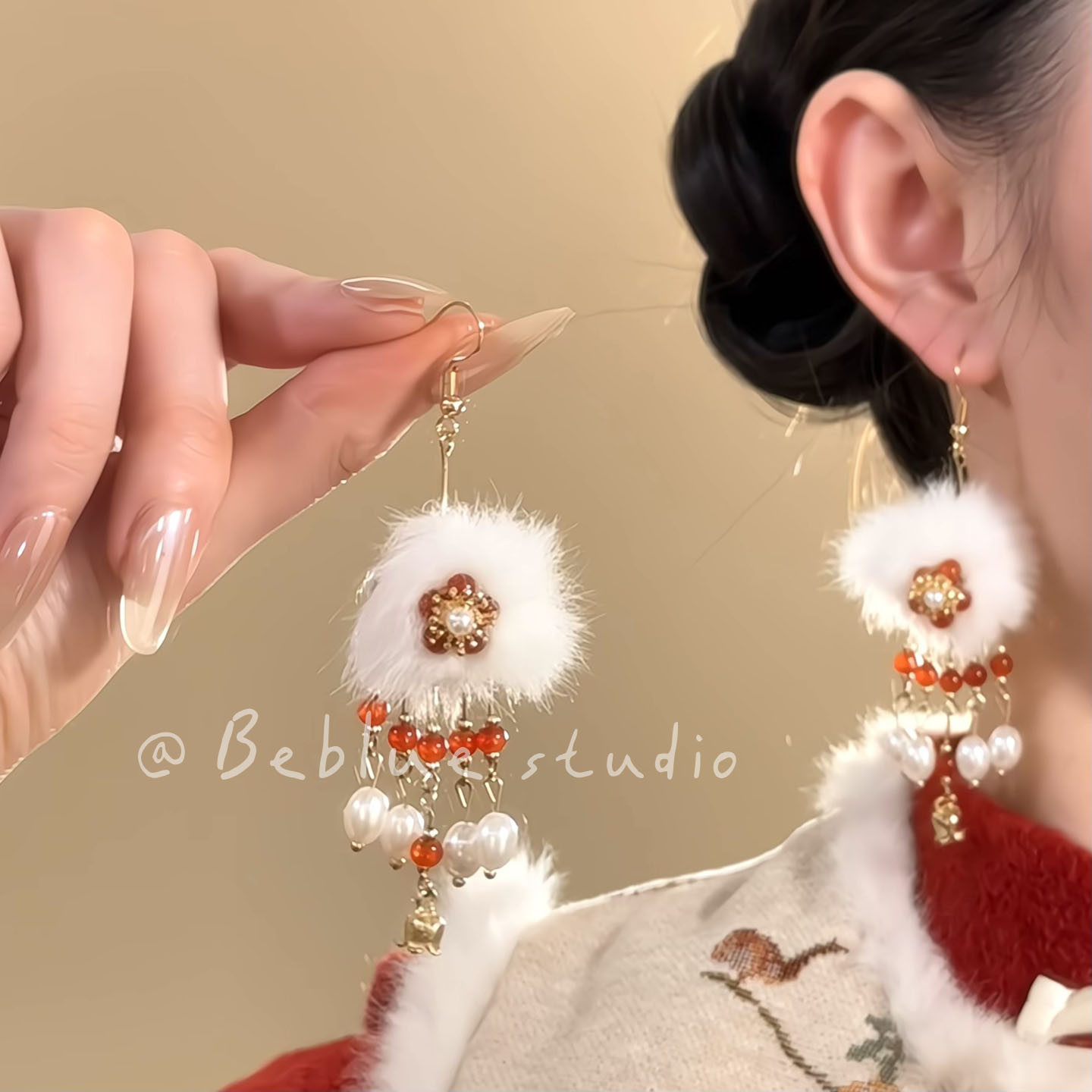 雪中映梅~毛绒珍珠串珠花朵红色耳环女春节氛围耳钉独特漂亮耳饰