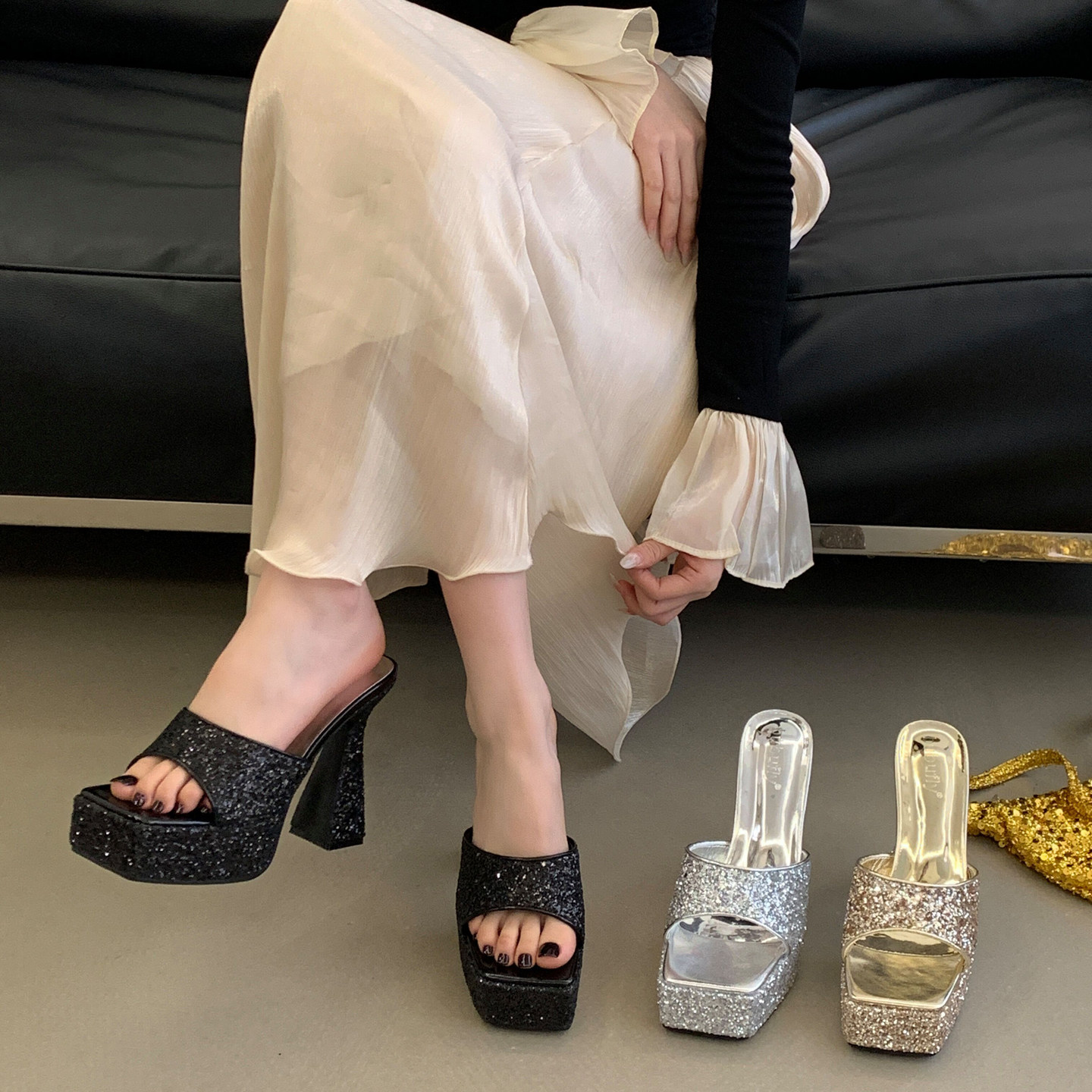 性感风亮片粗跟防水台厚底拖鞋女夏季新款露趾增高一字高跟凉拖鞋