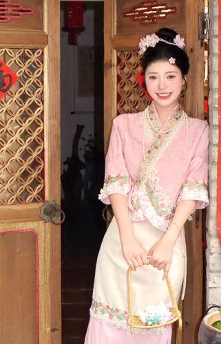 西双版纳新款傣族服饰女上衣筒裙高端旅游写真套装日常生活装