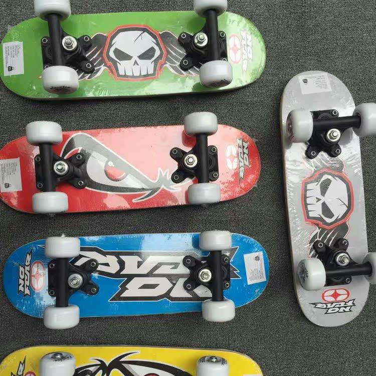 Skateboard pour homme femme - Ref 2593192 Image 1
