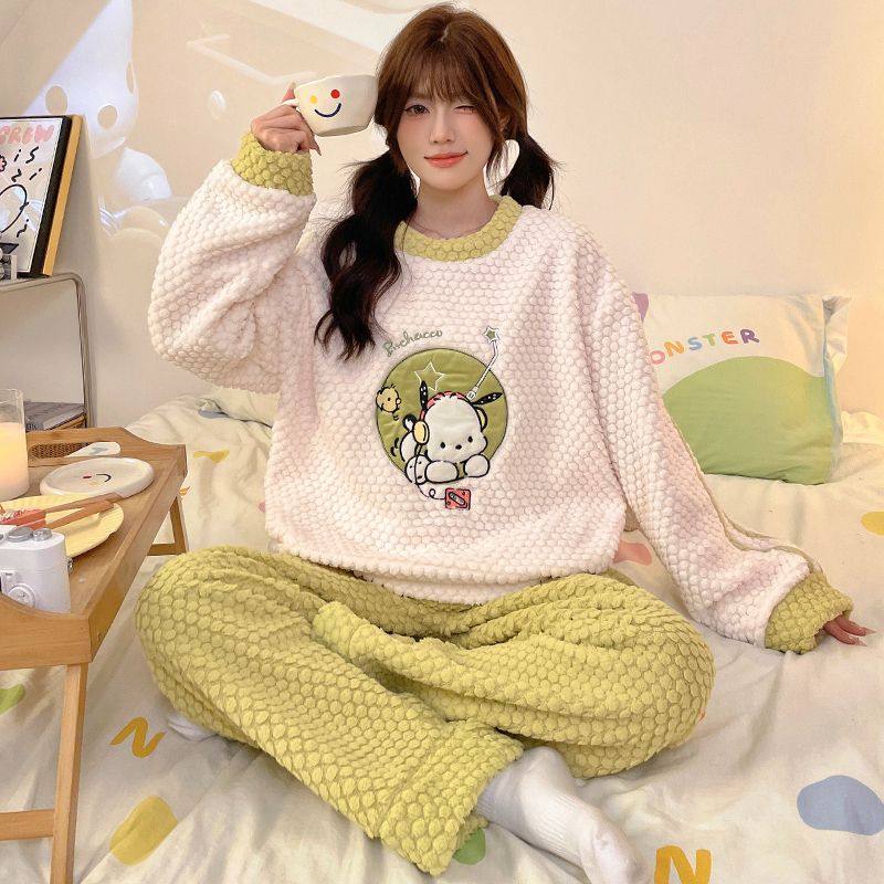 软萌卡通可爱玫瑰绒睡衣保暖套装