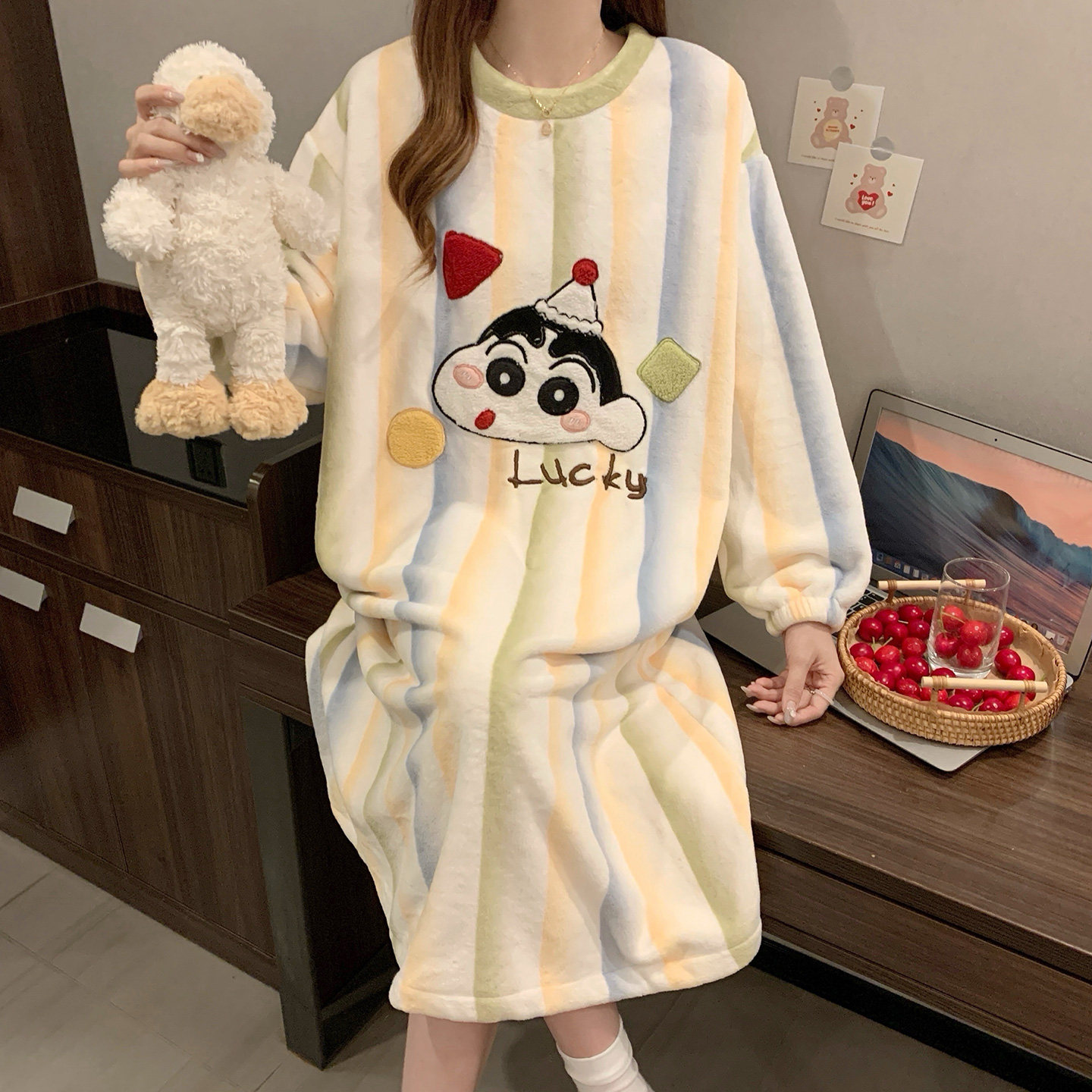 日系ins风卡通可爱法兰绒睡裙女秋冬季新款保暖圆领连衣裙家居服