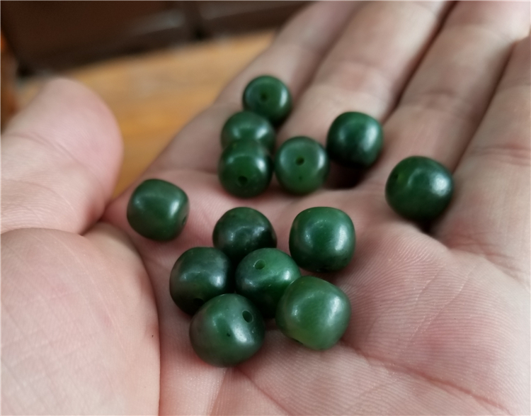 碧玉籽料珠子-