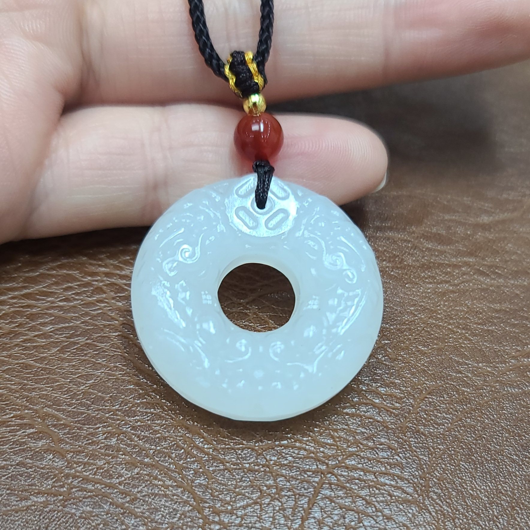 新疆和田羊脂玉玉璧挂件 摆件戒指貔貅平安扣 玉石雕刻培训学校