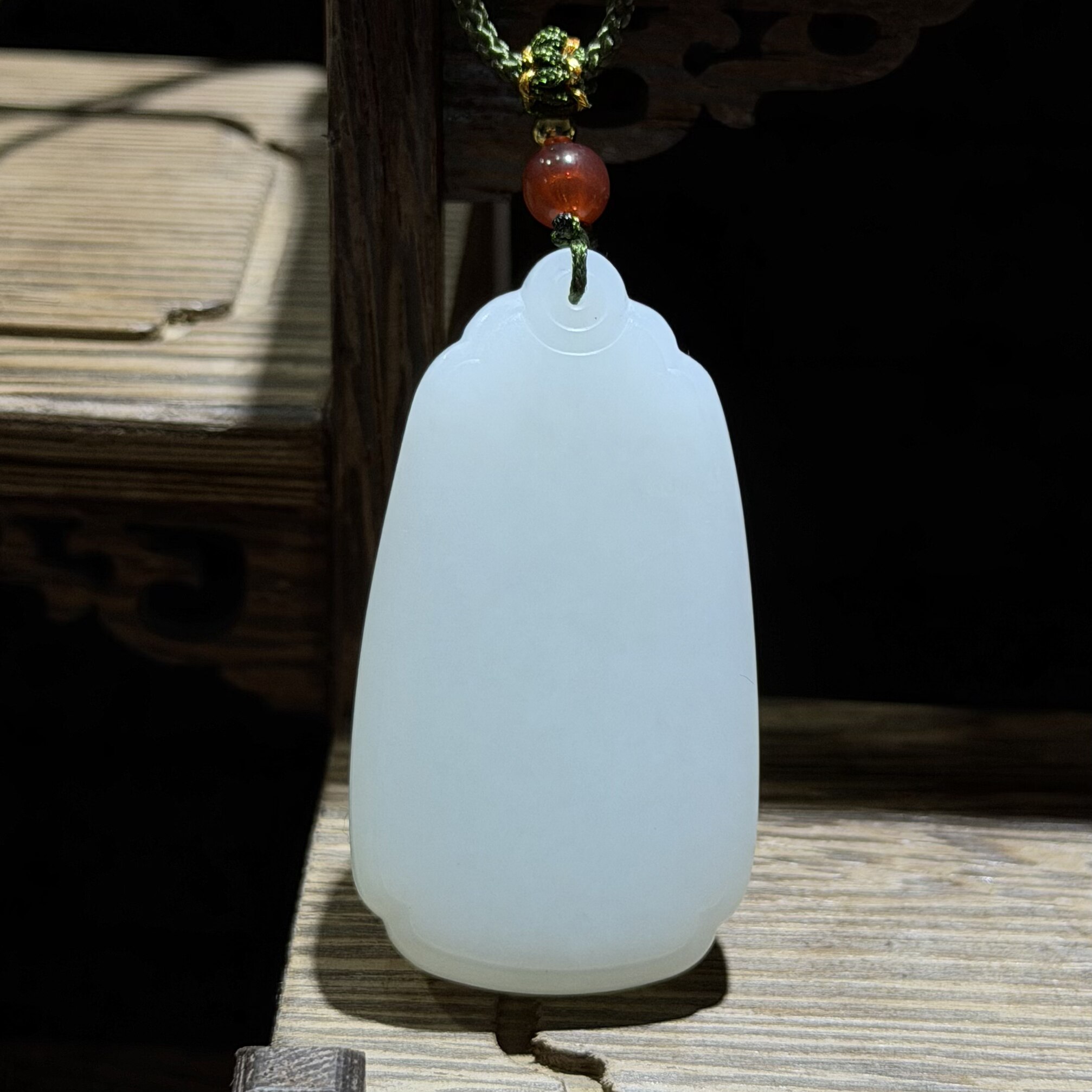 新疆和田白玉籽料平安无事牌吊坠挂件 玉石雕刻培训学校