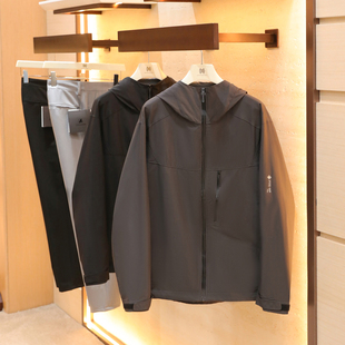 男士 轻量化户外旅行机能风高端防风软壳连帽外套2015 新款 2026春季