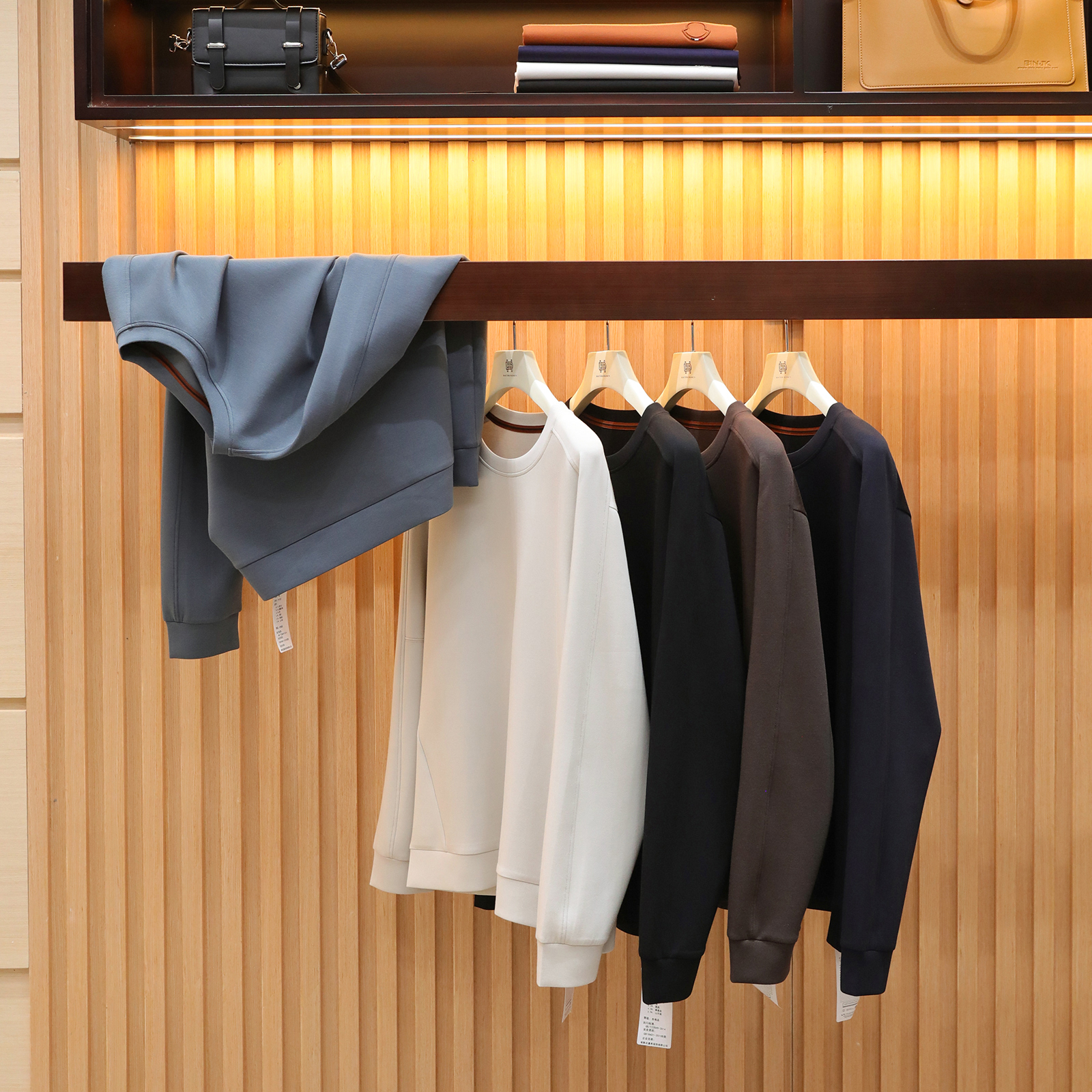 2025秋冬季新款男士轻奢含羊毛莫代尔棉混纺面膜圆领宽松卫衣1378