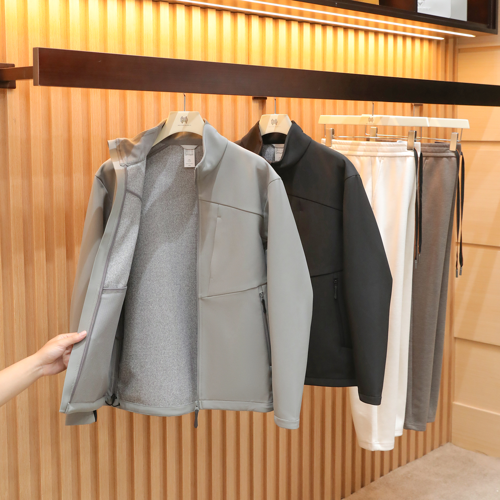 2025秋冬季新款男士城市户外机能风立领加绒软壳三防夹克外套1542