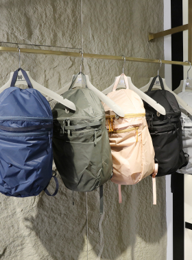 2025夏季新款户外休闲轻薄男女防水双肩包旅行包徒步爬山背包9166