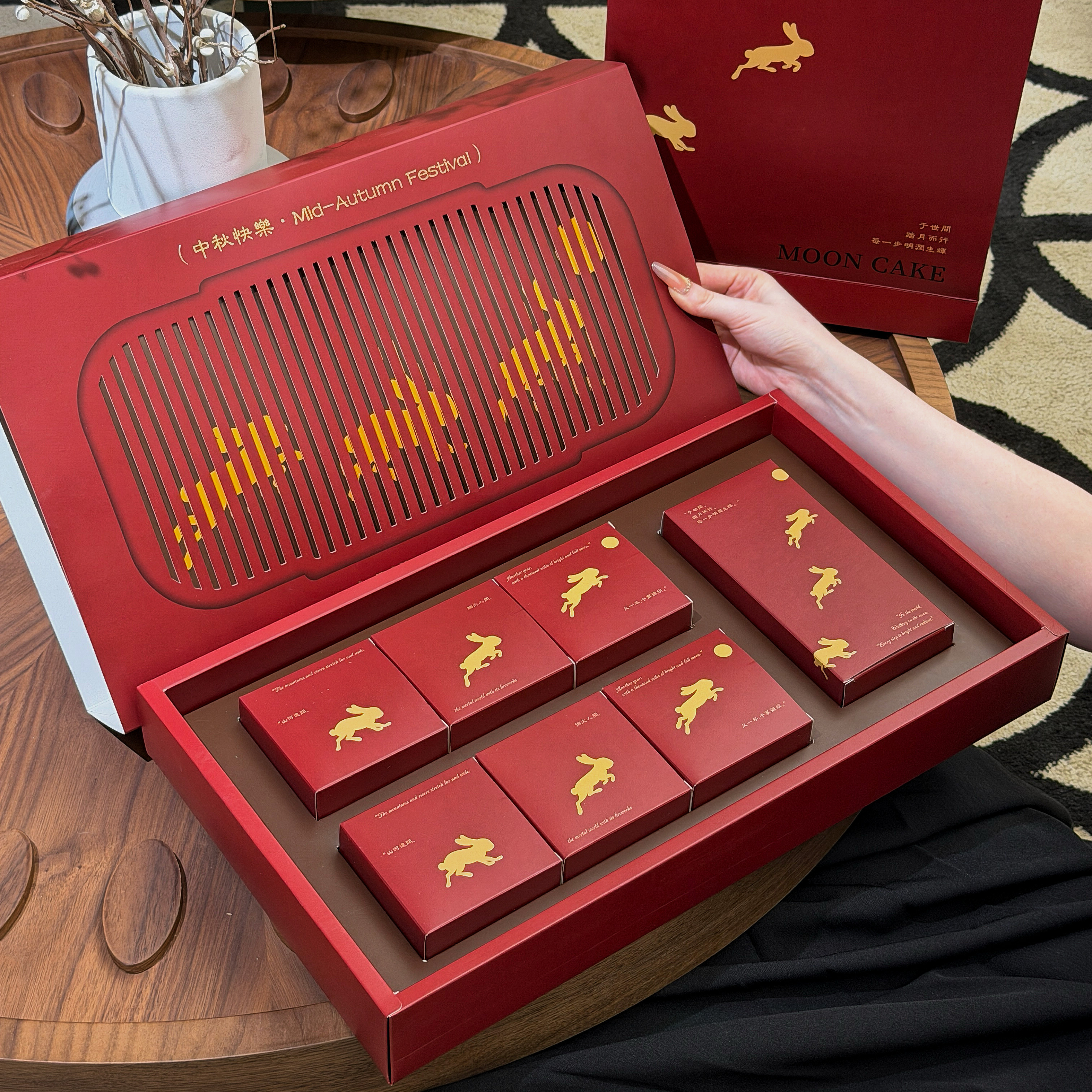 抱抱酱原创版权玉兔奔月高级感烫金红色中秋月饼礼盒包装盒月饼盒