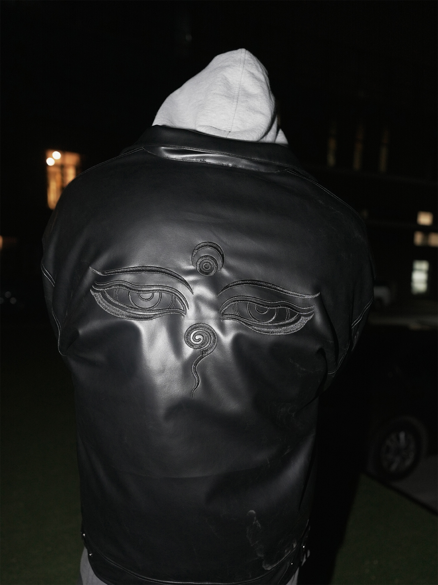 SUC群起重工刺绣翻领加棉PU皮衣