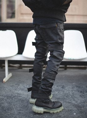 SUC群起拉链多口袋解构拼接机能绑带刷蜡涂层微弹修身小脚牛仔裤