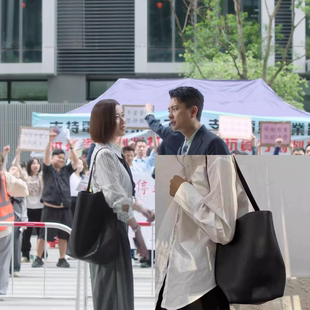 新闻女王文慧心佘诗曼同款手提水桶包腋下牛皮托特包大容量单肩包