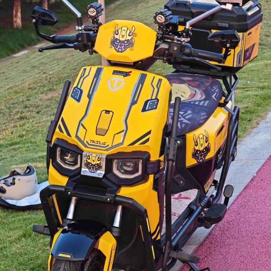 适用台铃超能S苍穹变形金刚反光车贴大黄蜂头像摩托车身装饰贴纸