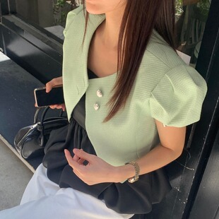泡泡袖西装外套女韩国圆领修身开叉爱心纽扣减龄小香风短款上衣潮