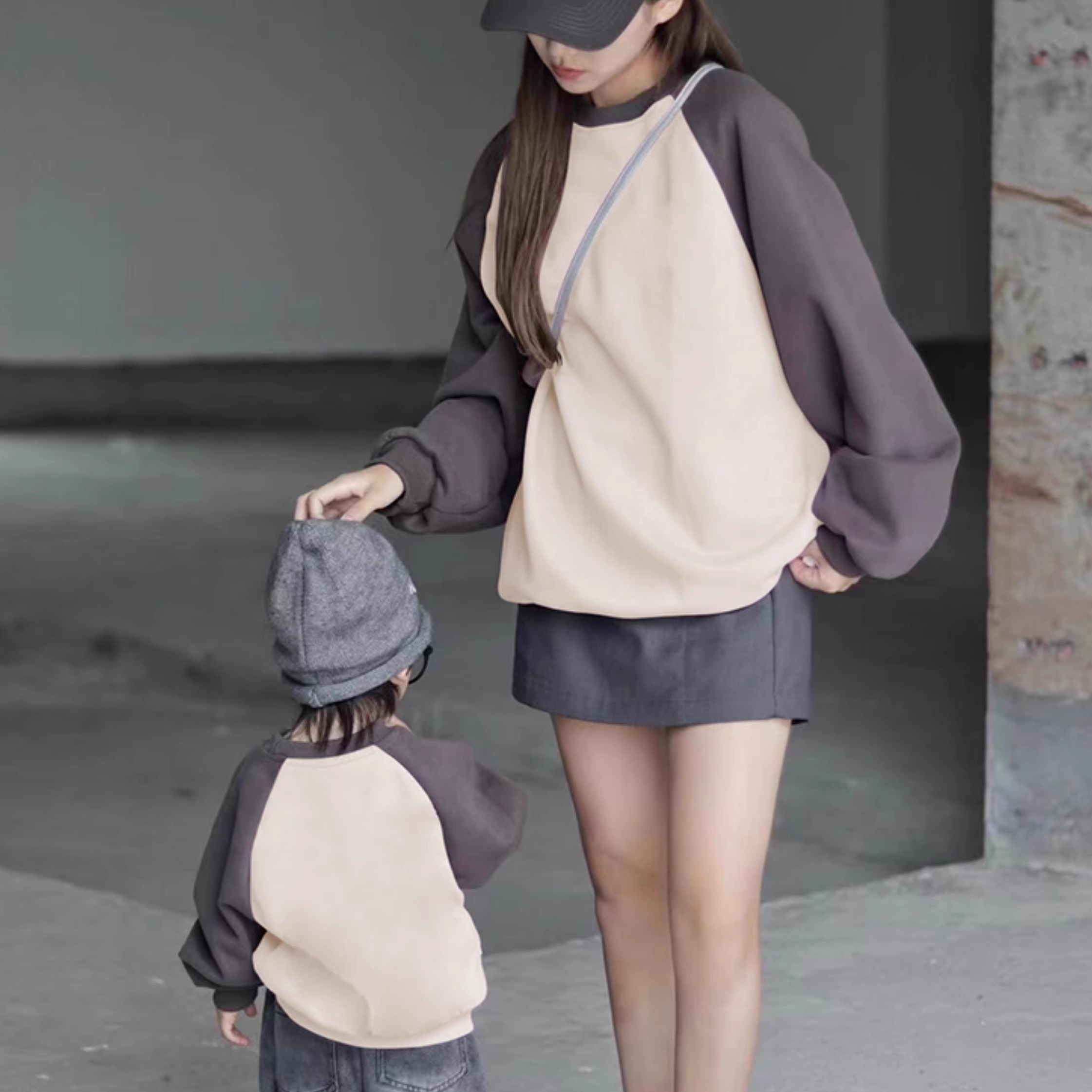 2026秋冬高端一家三口四口亲子装母子母女儿童全家装卫衣外出拍照