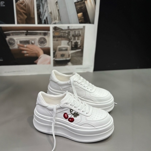 欧货IDO春款2026新款女鞋时髦车厘子小白鞋女厚底松糕鞋女超轻软