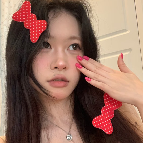 红点点蝴蝶结刘海贴前额侧边碎发