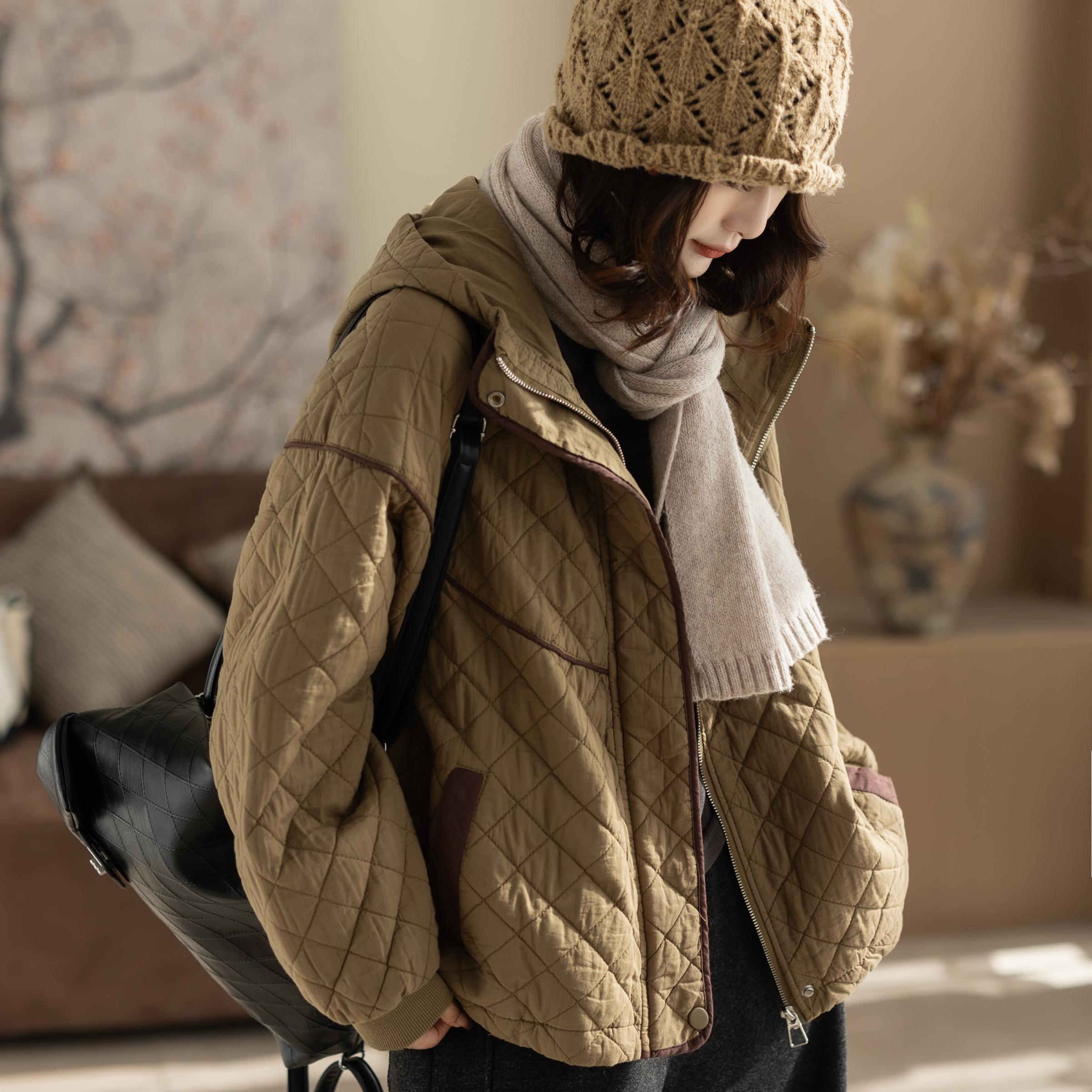 咖咪羽棉服女冬装新款女士休闲菱形格帽子宽松纯色复古女装棉袄