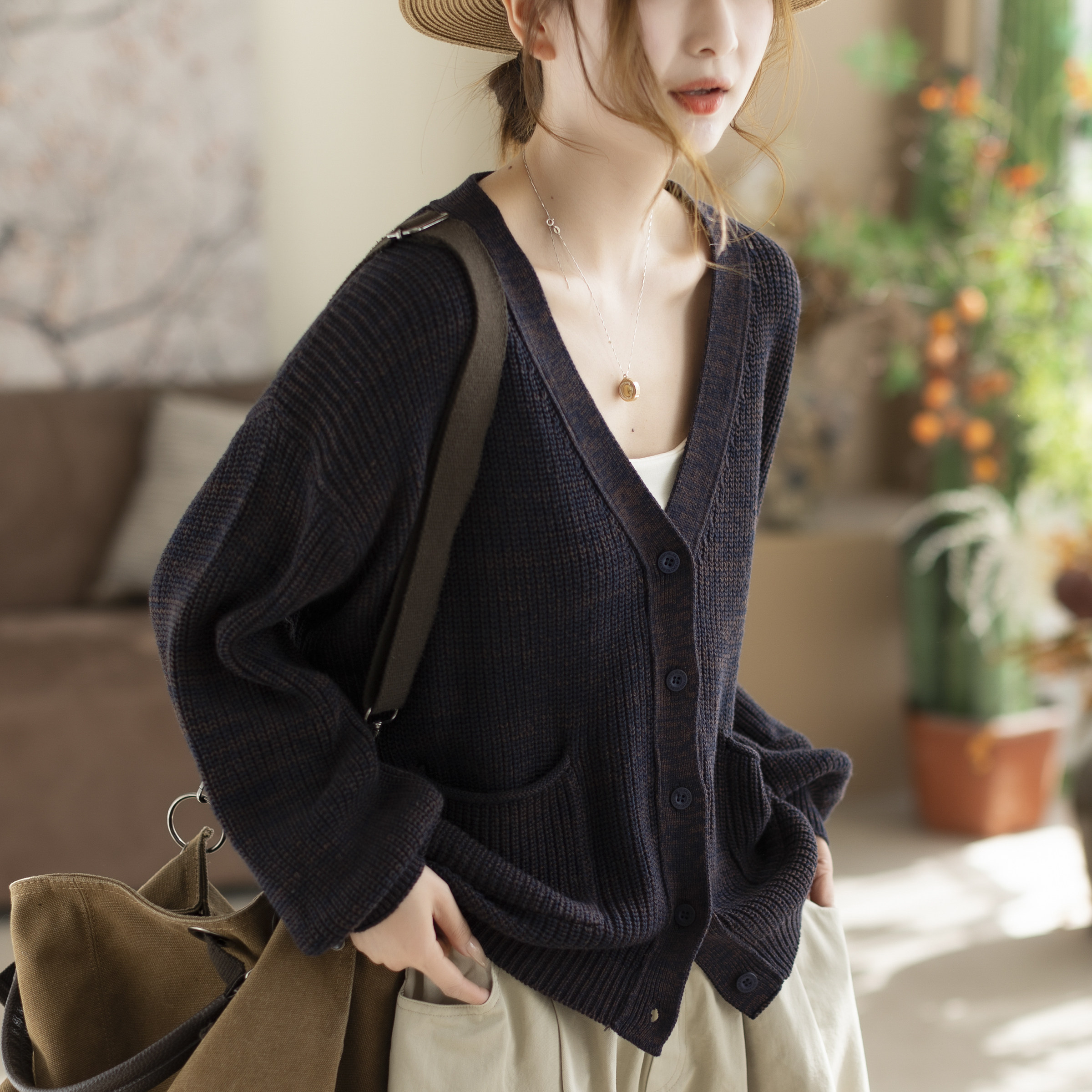 咖咪羽针织外套女春秋新款复古女士纯色通勤流行V领气质显瘦女装