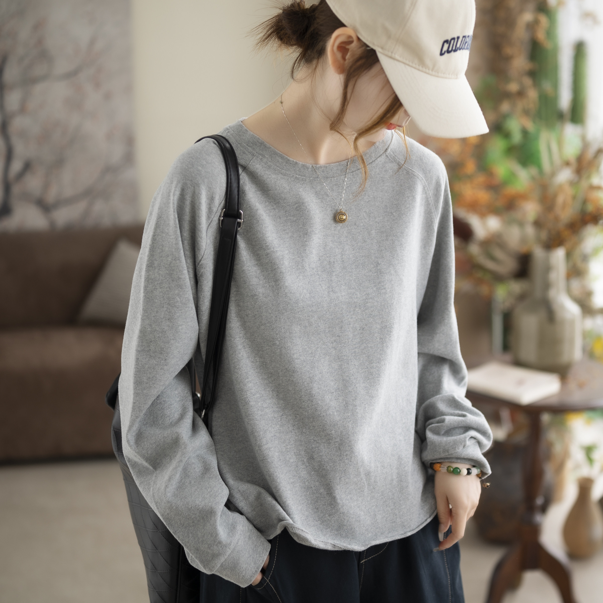 咖咪羽打底衫女新款早春女士圆领纯色文艺显瘦宽松百搭通勤女装